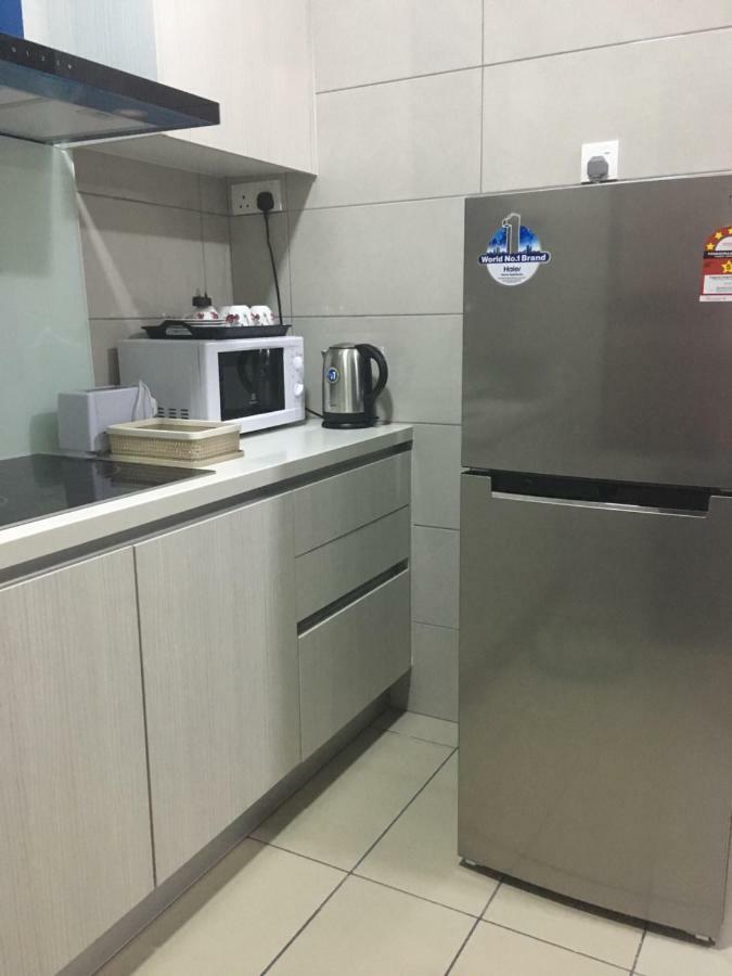 Ioi Conezion Iman's With Pool View Unit