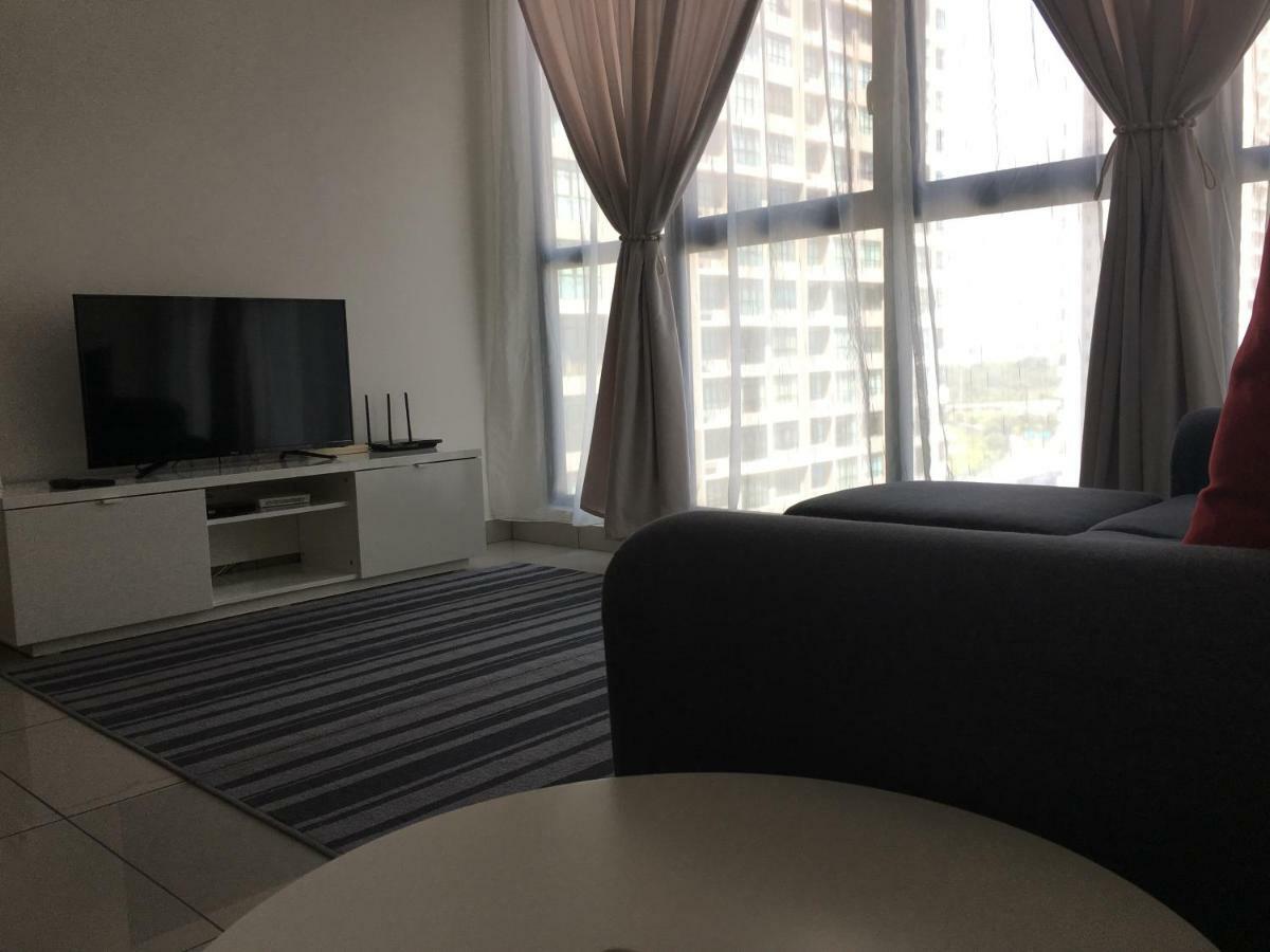 Pangsapuri Ioi Conezion Iman's With Pool View Unit