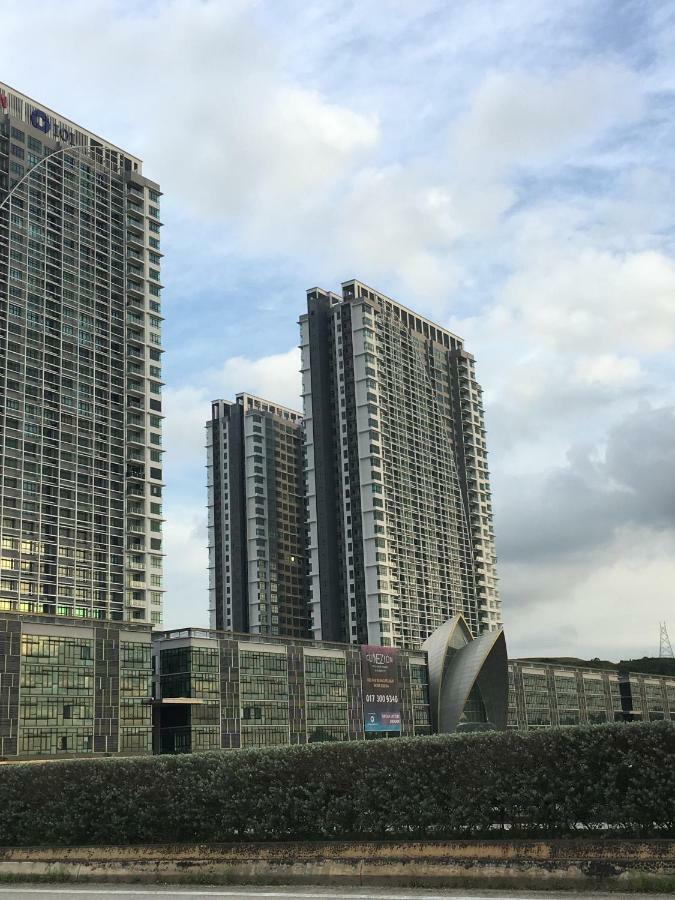 Pangsapuri Ioi Conezion Iman's With Pool View Unit