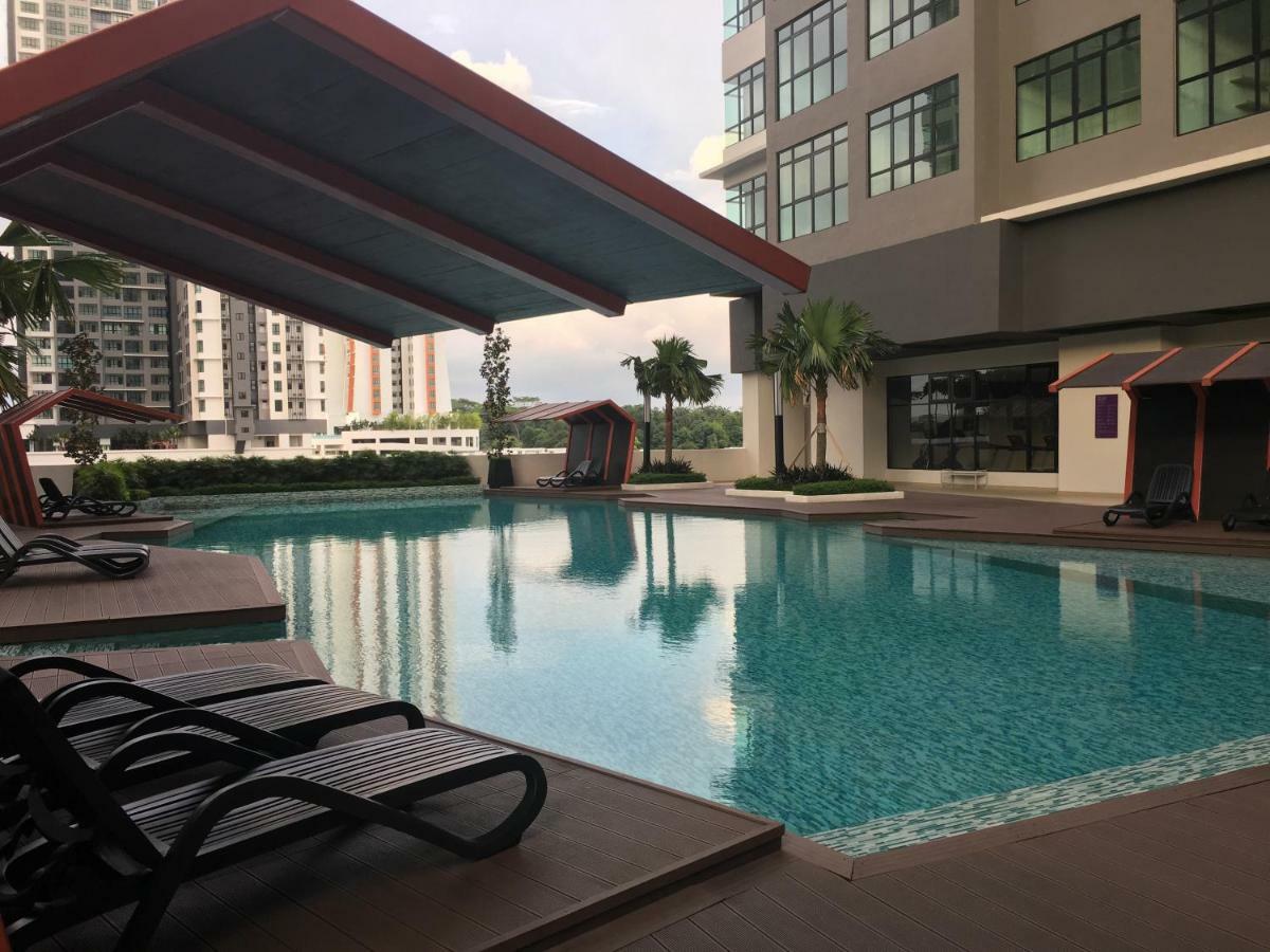 Ioi Conezion Iman's With Pool View Unit * Putrajaya